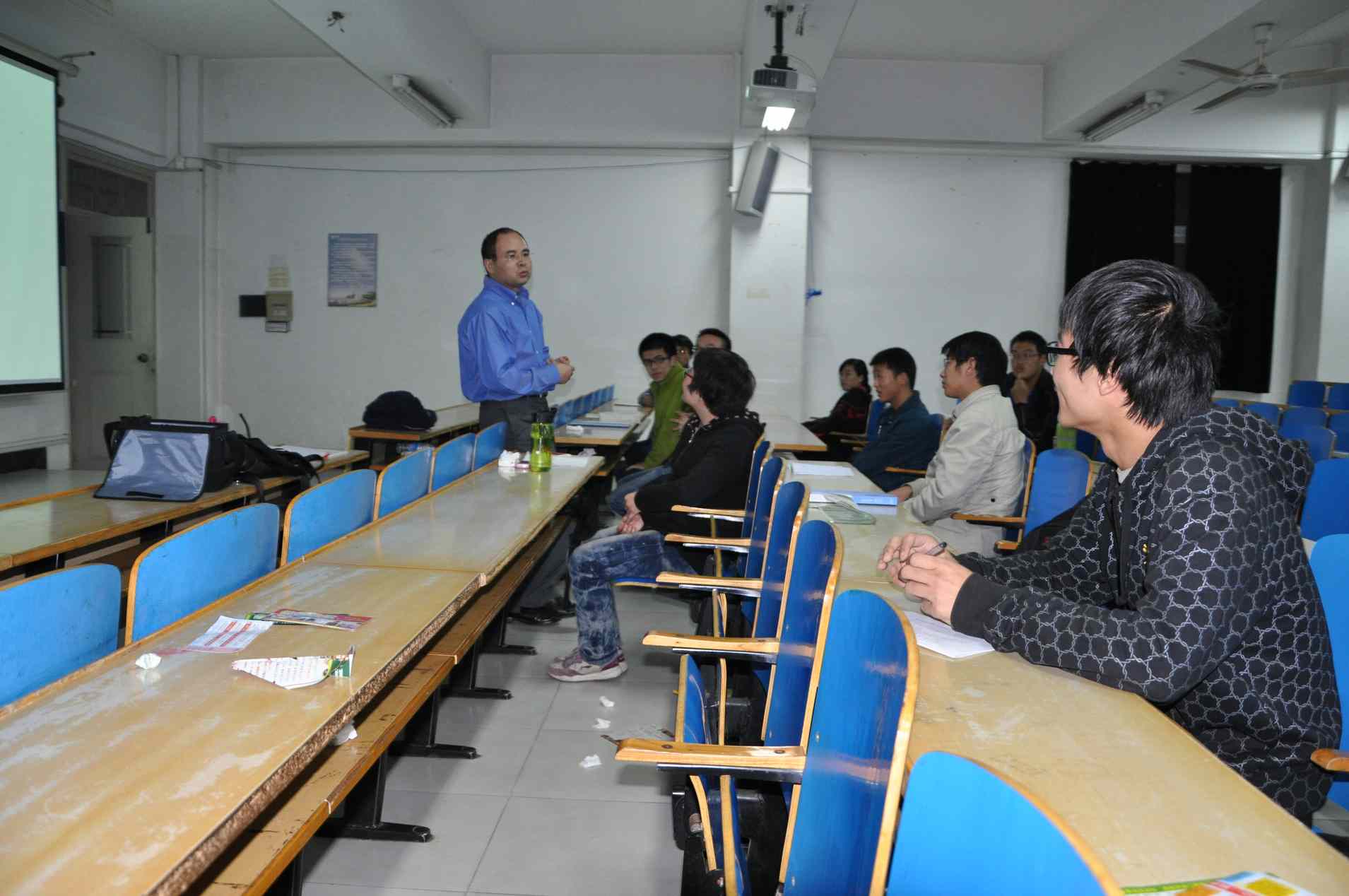 我院孟鸿教授受邀参加学校本科生"学科前沿系列讲座"活动,做精彩学术